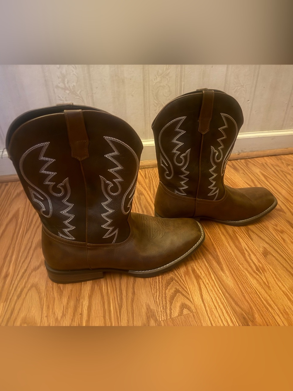Men's Size 13 IUV Brown Western Cowboy Boots